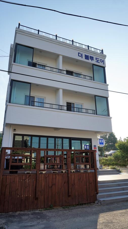 호스텔 블루 도어