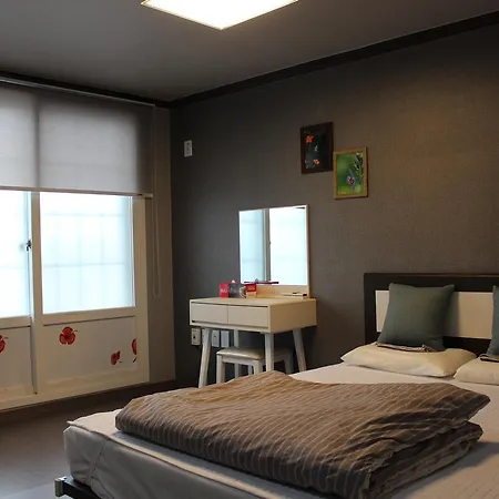 Blue Door Hostel Guesthouse Sokcho Exterior photo