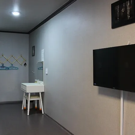 Blue Door Hostel Guesthouse Sokcho Exterior photo